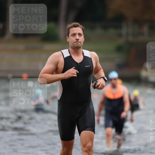 14.09.2025 - Stadtparktriathlon Michael Strokosch http://msf.ph/oto/8868591 14.09.2025 10:33:02 Schwimmen 739, 750, 779, 786, 787 meine-sportfotos.de