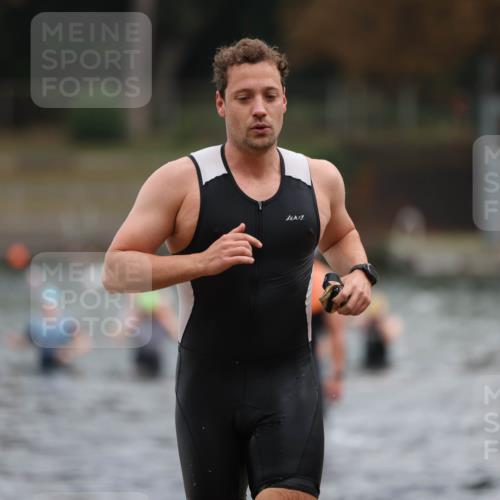 14.09.2025 - Stadtparktriathlon Michael Strokosch http://msf.ph/oto/8868598 14.09.2025 10:33:03 Schwimmen 739, 750, 779, 787 meine-sportfotos.de