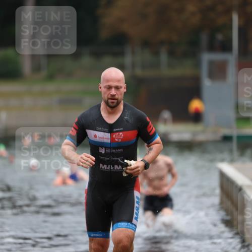 14.09.2025 - Stadtparktriathlon Michael Strokosch http://msf.ph/oto/8868666 14.09.2025 10:33:40 Schwimmen 765, 818 meine-sportfotos.de