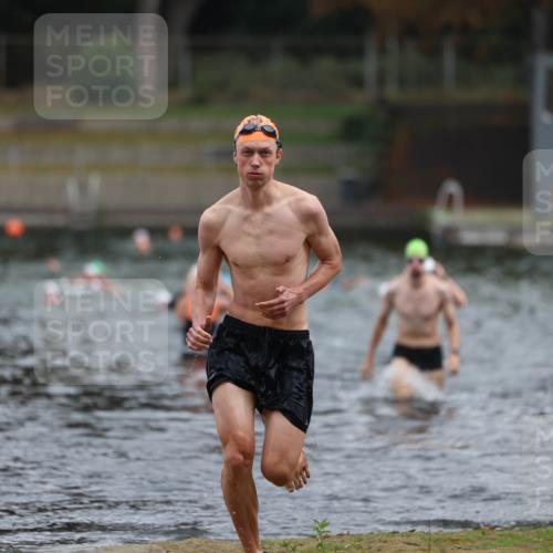 14.09.2025 - Stadtparktriathlon Michael Strokosch http://msf.ph/oto/8868679 14.09.2025 10:33:44 Schwimmen 754, 765, 818 meine-sportfotos.de