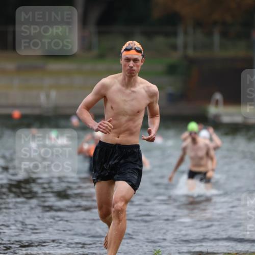 14.09.2025 - Stadtparktriathlon Michael Strokosch http://msf.ph/oto/8868682 14.09.2025 10:33:45 Schwimmen 754, 765, 818 meine-sportfotos.de