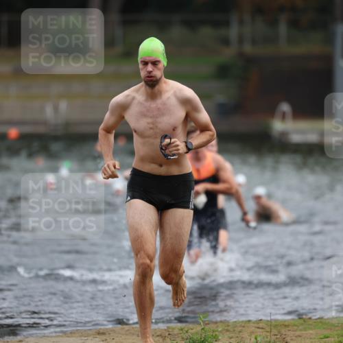 14.09.2025 - Stadtparktriathlon Michael Strokosch http://msf.ph/oto/8868694 14.09.2025 10:33:54 Schwimmen 754, 778, 791, 820 meine-sportfotos.de