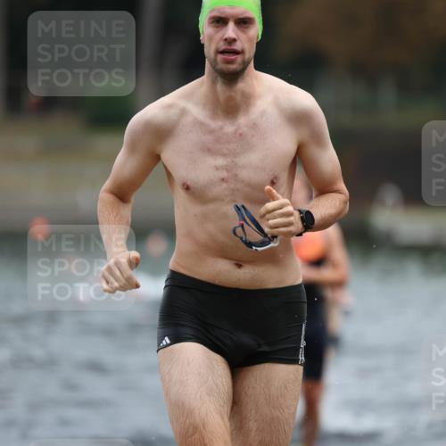14.09.2025 - Stadtparktriathlon Michael Strokosch http://msf.ph/oto/8868702 14.09.2025 10:33:56 Schwimmen 754, 778, 791, 820 meine-sportfotos.de