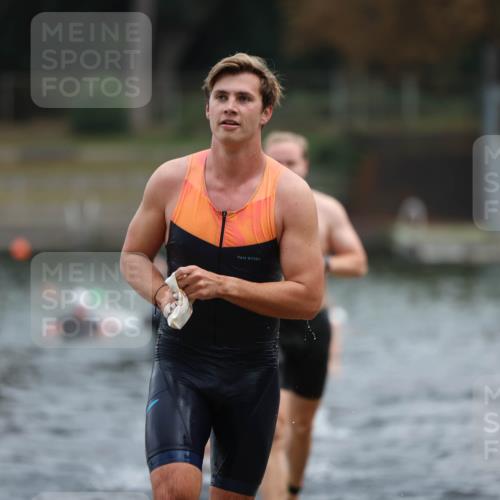 14.09.2025 - Stadtparktriathlon Michael Strokosch http://msf.ph/oto/8868714 14.09.2025 10:33:59 Schwimmen 729, 754, 778, 791, 820 meine-sportfotos.de
