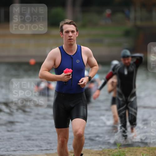 14.09.2025 - Stadtparktriathlon Michael Strokosch http://msf.ph/oto/8868730 14.09.2025 10:34:04 Schwimmen 729, 771, 778, 820 meine-sportfotos.de