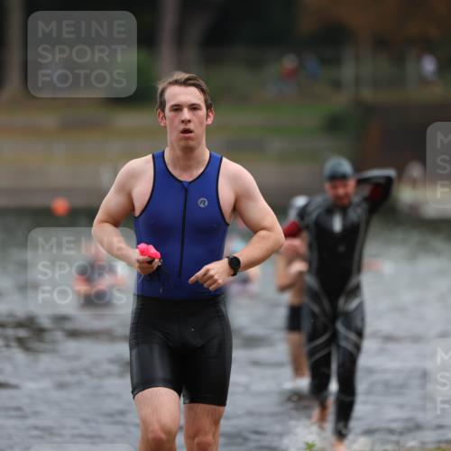 14.09.2025 - Stadtparktriathlon Michael Strokosch http://msf.ph/oto/8868732 14.09.2025 10:34:04 Schwimmen 729, 771, 778, 820 meine-sportfotos.de