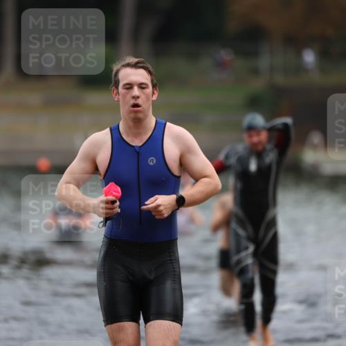 14.09.2025 - Stadtparktriathlon Michael Strokosch http://msf.ph/oto/8868733 14.09.2025 10:34:05 Schwimmen 729, 771, 778, 820 meine-sportfotos.de