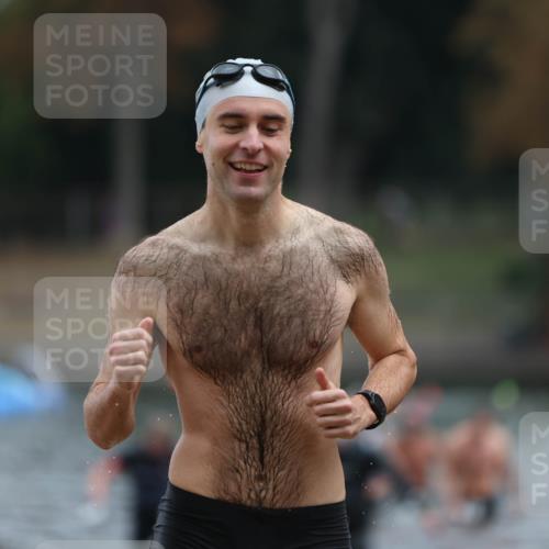 14.09.2025 - Stadtparktriathlon Michael Strokosch http://msf.ph/oto/8868762 14.09.2025 10:34:13 Schwimmen 729, 771, 774 meine-sportfotos.de