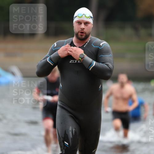 14.09.2025 - Stadtparktriathlon Michael Strokosch http://msf.ph/oto/8868771 14.09.2025 10:34:22 Schwimmen 746, 755, 774, 803 meine-sportfotos.de