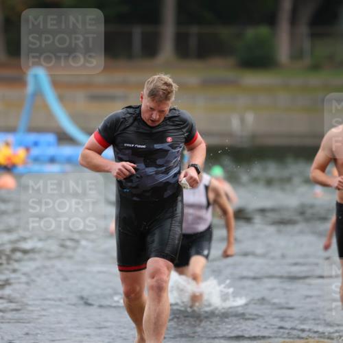 14.09.2025 - Stadtparktriathlon Michael Strokosch http://msf.ph/oto/8868777 14.09.2025 10:34:25 Schwimmen 728, 744, 746, 755, 774, 803 meine-sportfotos.de