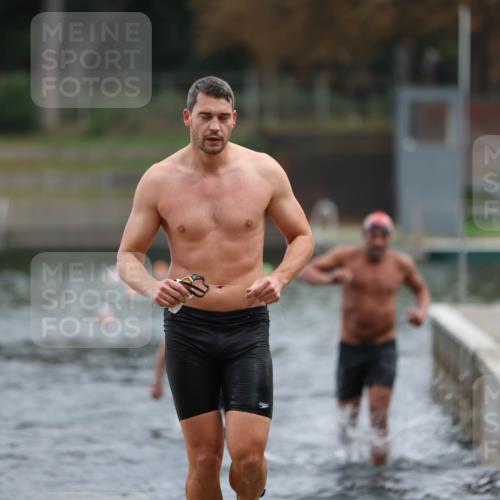 14.09.2025 - Stadtparktriathlon Michael Strokosch http://msf.ph/oto/8868787 14.09.2025 10:34:27 Schwimmen 728, 744, 746, 755, 774, 803 meine-sportfotos.de