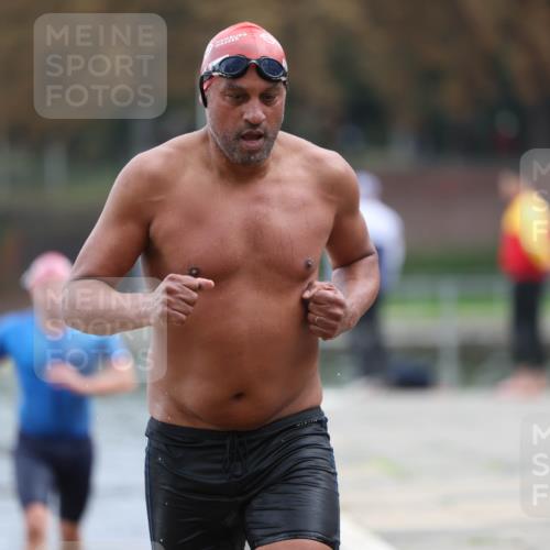 14.09.2025 - Stadtparktriathlon Michael Strokosch http://msf.ph/oto/8868807 14.09.2025 10:34:34 Schwimmen 728, 744, 746 meine-sportfotos.de