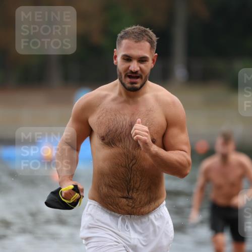 14.09.2025 - Stadtparktriathlon Michael Strokosch http://msf.ph/oto/8868832 14.09.2025 10:34:56 Schwimmen 772, 797, 806 meine-sportfotos.de