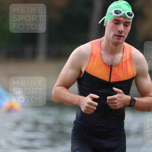14.09.2025 - Stadtparktriathlon Michael Strokosch http://msf.ph/oto/8868848 14.09.2025 10:35:01 Schwimmen 772, 806 meine-sportfotos.de