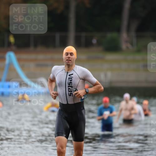 14.09.2025 - Stadtparktriathlon Michael Strokosch http://msf.ph/oto/8868849 14.09.2025 10:35:25 Schwimmen 760 meine-sportfotos.de