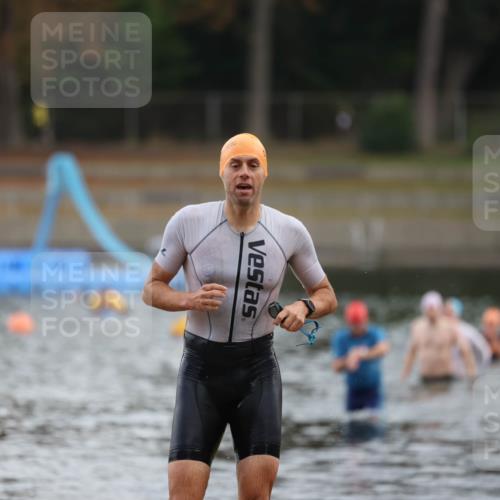14.09.2025 - Stadtparktriathlon Michael Strokosch http://msf.ph/oto/8868852 14.09.2025 10:35:25 Schwimmen 760 meine-sportfotos.de