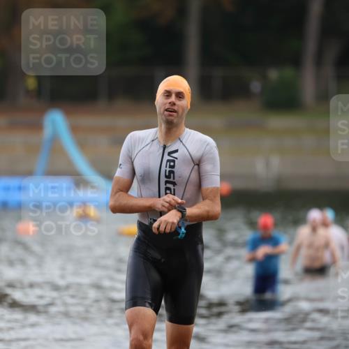 14.09.2025 - Stadtparktriathlon Michael Strokosch http://msf.ph/oto/8868854 14.09.2025 10:35:25 Schwimmen 760 meine-sportfotos.de