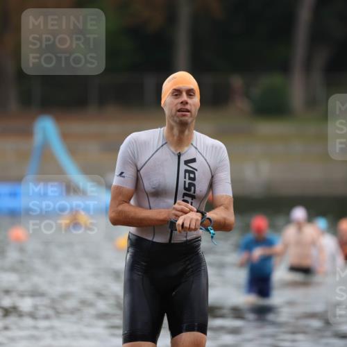 14.09.2025 - Stadtparktriathlon Michael Strokosch http://msf.ph/oto/8868857 14.09.2025 10:35:26 Schwimmen 760 meine-sportfotos.de