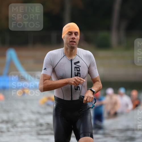 14.09.2025 - Stadtparktriathlon Michael Strokosch http://msf.ph/oto/8868860 14.09.2025 10:35:26 Schwimmen 760 meine-sportfotos.de
