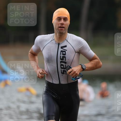 14.09.2025 - Stadtparktriathlon Michael Strokosch http://msf.ph/oto/8868862 14.09.2025 10:35:27 Schwimmen 760 meine-sportfotos.de