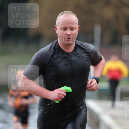 14.09.2025 - Stadtparktriathlon Michael Strokosch http://msf.ph/oto/8868881 14.09.2025 10:35:47 Schwimmen 734, 756, 775, 805, 808 meine-sportfotos.de