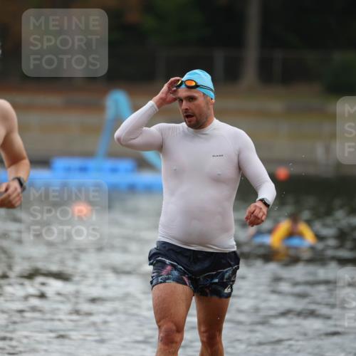 14.09.2025 - Stadtparktriathlon Michael Strokosch http://msf.ph/oto/8868885 14.09.2025 10:35:49 Schwimmen 734, 756, 775, 805, 808 meine-sportfotos.de