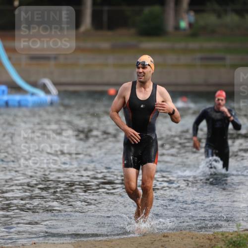 14.09.2025 - Stadtparktriathlon Michael Strokosch http://msf.ph/oto/8868909 14.09.2025 10:48:42 Schwimmen 823, 880 meine-sportfotos.de