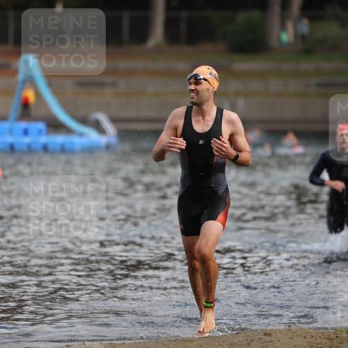 14.09.2025 - Stadtparktriathlon Michael Strokosch http://msf.ph/oto/8868910 14.09.2025 10:48:42 Schwimmen 823, 880 meine-sportfotos.de