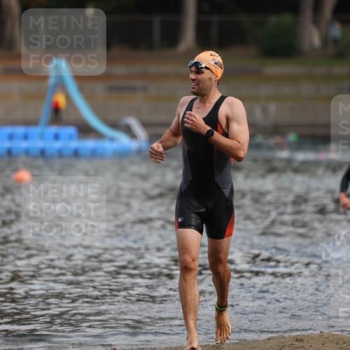14.09.2025 - Stadtparktriathlon Michael Strokosch http://msf.ph/oto/8868912 14.09.2025 10:48:43 Schwimmen 823, 880 meine-sportfotos.de