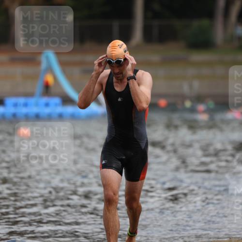14.09.2025 - Stadtparktriathlon Michael Strokosch http://msf.ph/oto/8868915 14.09.2025 10:48:44 Schwimmen 823, 880 meine-sportfotos.de