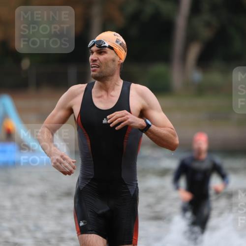 14.09.2025 - Stadtparktriathlon Michael Strokosch http://msf.ph/oto/8868921 14.09.2025 10:48:45 Schwimmen 823, 880 meine-sportfotos.de