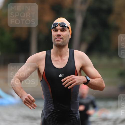 14.09.2025 - Stadtparktriathlon Michael Strokosch http://msf.ph/oto/8868924 14.09.2025 10:48:46 Schwimmen 823, 880 meine-sportfotos.de