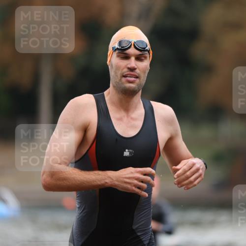 14.09.2025 - Stadtparktriathlon Michael Strokosch http://msf.ph/oto/8868925 14.09.2025 10:48:46 Schwimmen 823, 880 meine-sportfotos.de