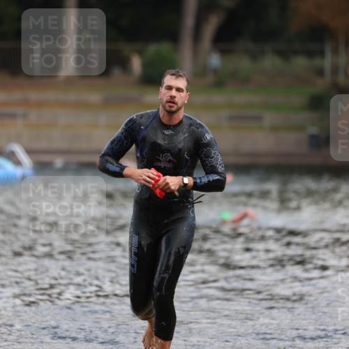 14.09.2025 - Stadtparktriathlon Michael Strokosch http://msf.ph/oto/8868929 14.09.2025 10:48:48 Schwimmen 823, 880 meine-sportfotos.de