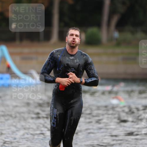 14.09.2025 - Stadtparktriathlon Michael Strokosch http://msf.ph/oto/8868933 14.09.2025 10:48:49 Schwimmen 823, 880 meine-sportfotos.de