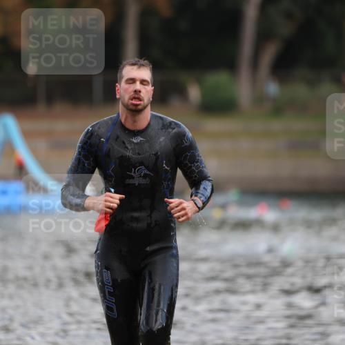 14.09.2025 - Stadtparktriathlon Michael Strokosch http://msf.ph/oto/8868934 14.09.2025 10:48:49 Schwimmen 823, 880 meine-sportfotos.de