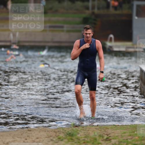 14.09.2025 - Stadtparktriathlon Michael Strokosch http://msf.ph/oto/8868951 14.09.2025 10:49:17 Schwimmen 901 meine-sportfotos.de