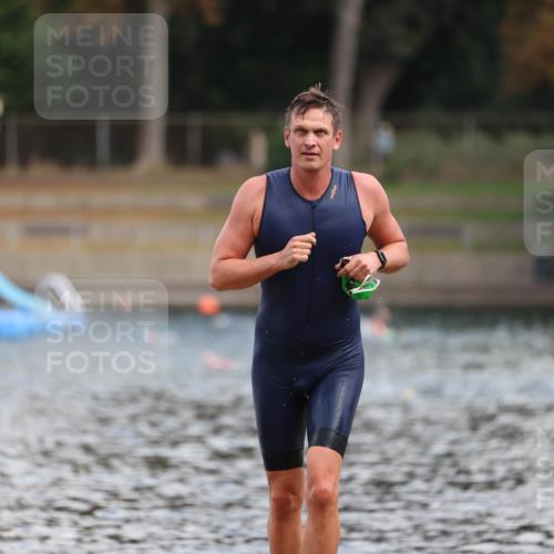 14.09.2025 - Stadtparktriathlon Michael Strokosch http://msf.ph/oto/8868962 14.09.2025 10:49:21 Schwimmen 901 meine-sportfotos.de