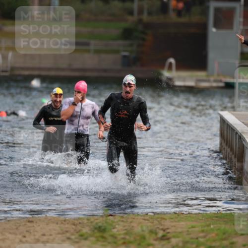 14.09.2025 - Stadtparktriathlon Michael Strokosch http://msf.ph/oto/8868981 14.09.2025 10:49:44 Schwimmen 825, 842, 865 meine-sportfotos.de