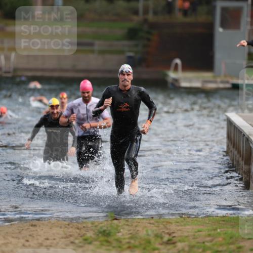 14.09.2025 - Stadtparktriathlon Michael Strokosch http://msf.ph/oto/8868983 14.09.2025 10:49:44 Schwimmen 825, 842, 865 meine-sportfotos.de
