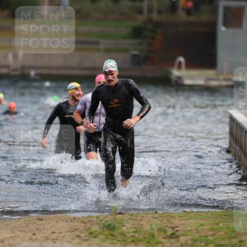 14.09.2025 - Stadtparktriathlon Michael Strokosch http://msf.ph/oto/8868986 14.09.2025 10:49:45 Schwimmen 825, 842, 865 meine-sportfotos.de