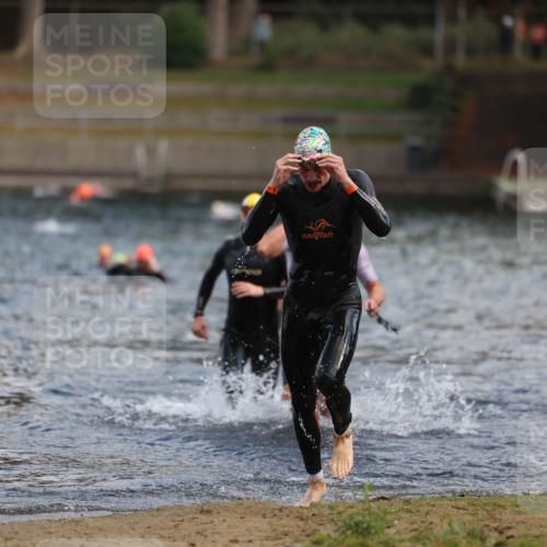 14.09.2025 - Stadtparktriathlon Michael Strokosch http://msf.ph/oto/8868991 14.09.2025 10:49:46 Schwimmen 825, 842, 865 meine-sportfotos.de