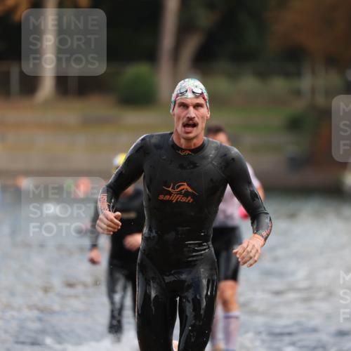 14.09.2025 - Stadtparktriathlon Michael Strokosch http://msf.ph/oto/8869000 14.09.2025 10:49:48 Schwimmen 825, 842, 865 meine-sportfotos.de