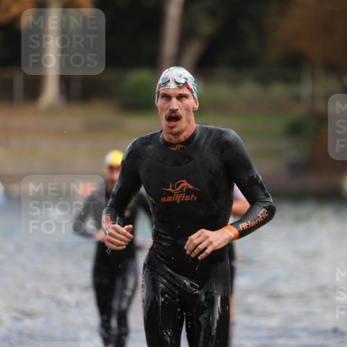 14.09.2025 - Stadtparktriathlon Michael Strokosch http://msf.ph/oto/8869001 14.09.2025 10:49:49 Schwimmen 825, 842, 865, 875 meine-sportfotos.de