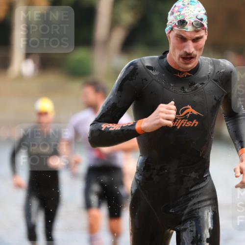 14.09.2025 - Stadtparktriathlon Michael Strokosch http://msf.ph/oto/8869006 14.09.2025 10:49:50 Schwimmen 825, 842, 865, 875 meine-sportfotos.de