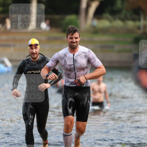 14.09.2025 - Stadtparktriathlon Michael Strokosch http://msf.ph/oto/8869007 14.09.2025 10:49:50 Schwimmen 825, 842, 865, 875 meine-sportfotos.de