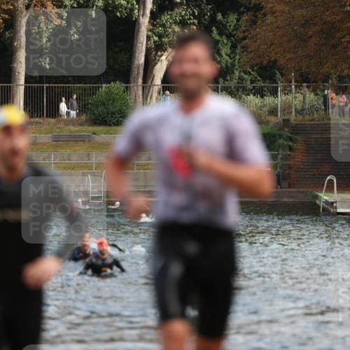 14.09.2025 - Stadtparktriathlon Michael Strokosch http://msf.ph/oto/8869015 14.09.2025 10:49:52 Schwimmen 825, 842, 865, 875 meine-sportfotos.de