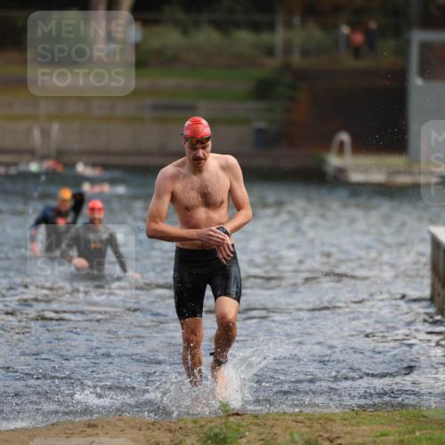 14.09.2025 - Stadtparktriathlon Michael Strokosch http://msf.ph/oto/8869028 14.09.2025 10:49:57 Schwimmen 842, 875 meine-sportfotos.de