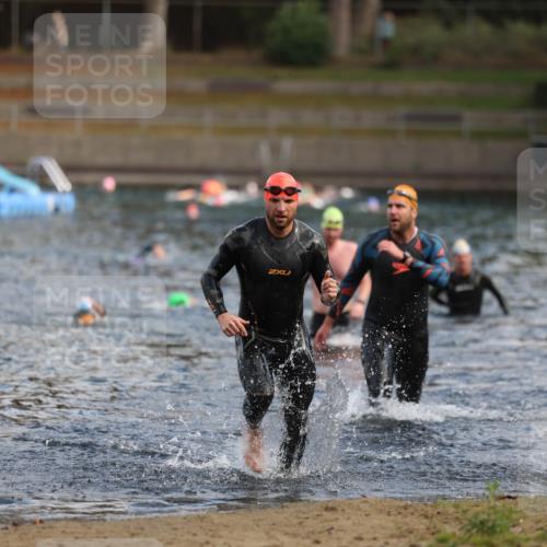 14.09.2025 - Stadtparktriathlon Michael Strokosch http://msf.ph/oto/8869050 14.09.2025 10:50:11 Schwimmen 831, 909 meine-sportfotos.de