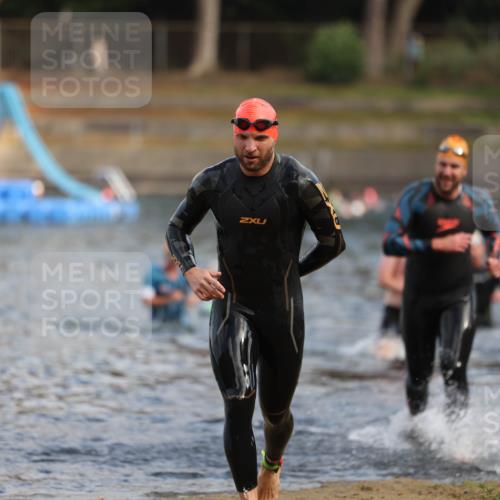 14.09.2025 - Stadtparktriathlon Michael Strokosch http://msf.ph/oto/8869060 14.09.2025 10:50:13 Schwimmen 831, 909 meine-sportfotos.de